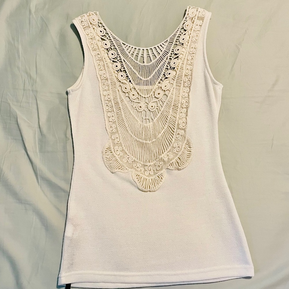 White elegant lace open back knit sleeveless top, NWT